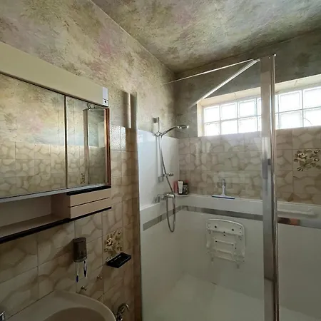 Arcachon: T2 Bis Proche Centre Et Avec Parking - Fr-1-319-595